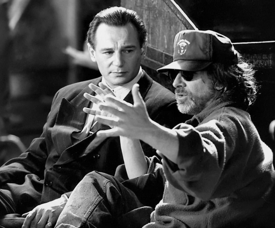 Roybattyforever's tweet photo. En 2002, Steven Spielberg completó un curso de cine y artes electrónicas en la universidad. Como trabajo final, el director presentó “La lista de Schindler”.

Aprobó. https://t.co/7z44bQUgMc