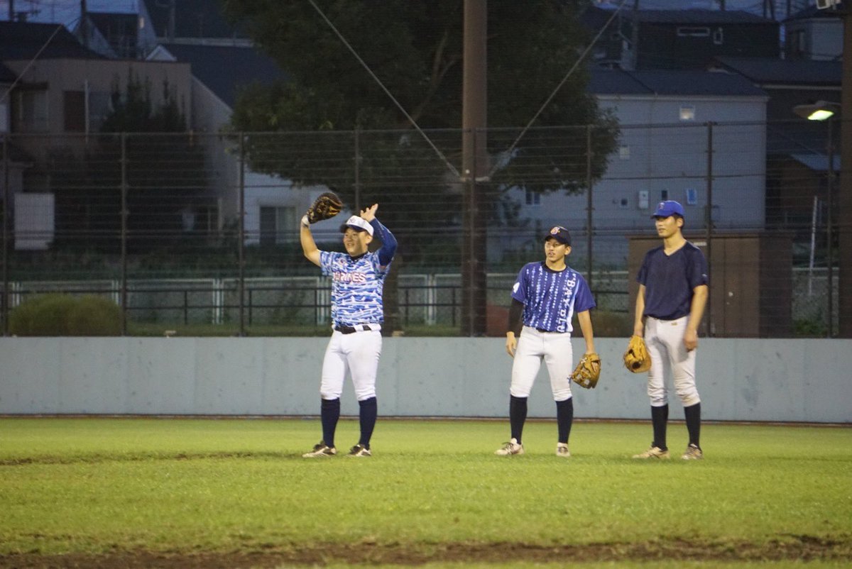 y_bayblues's tweet photo. 9/30は県内グラウンドで練習したブル！
この日は守備中心のメニュー！
アメリカンノックでは#56 鈴木選手の突き刺さるようなストライク送球がすごかったぞ！😁
全員でやった内野ノックでは#14 浦野選手がピッチャーとは思えない華麗な守備を披露してたブル！
ボクもみんなに負けずにうまくなるぞ💪 https://t.co/JdB03hvxyR