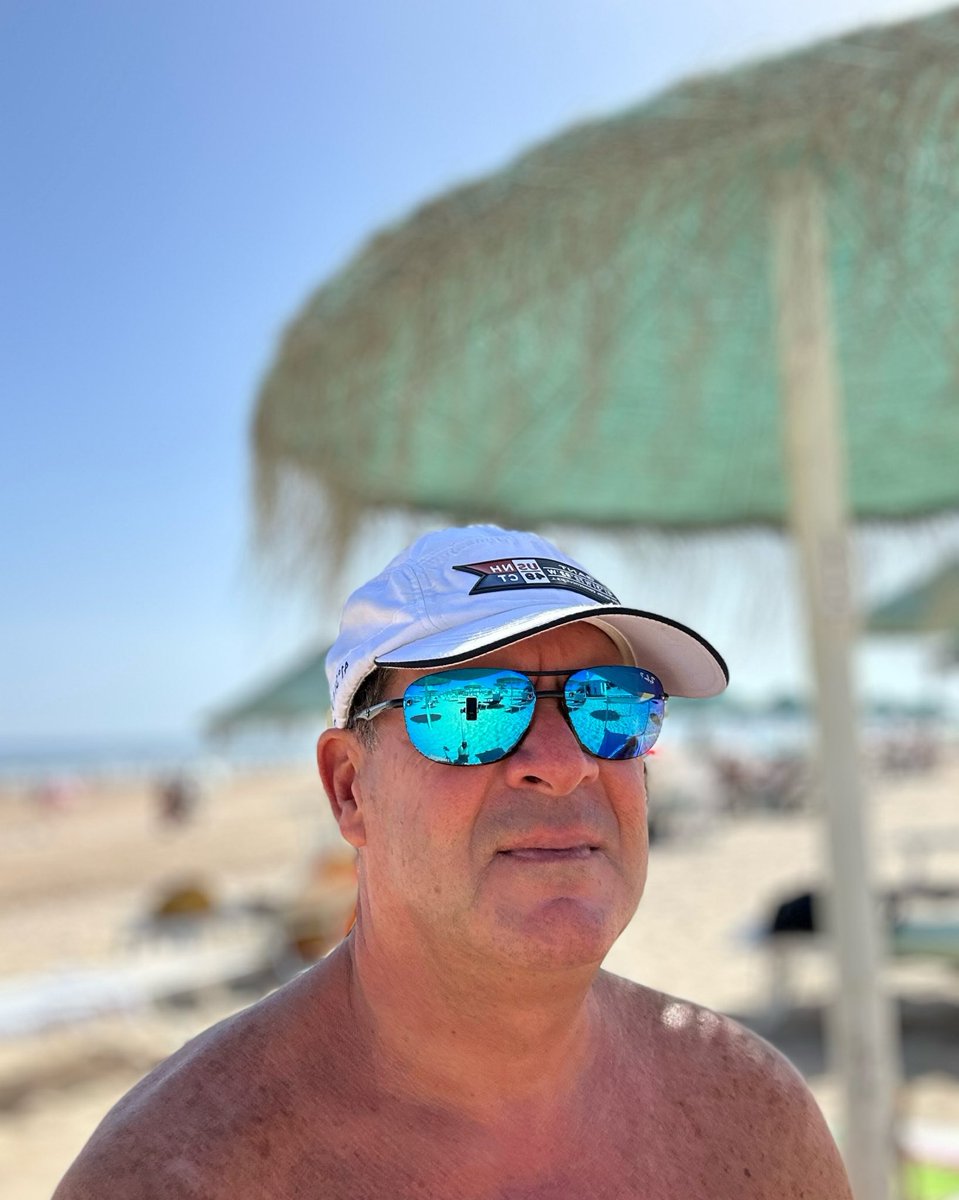 a_pinto_pereira's tweet image. Grande país o nosso! No dia 1 de outubro ainda estamos em pleno verão!!! 🌞

#praia #caparica #verao #outono #calor #mar #sal #sol #alegria #areia #antoniopintopereira #portugal ❤️🇵🇹