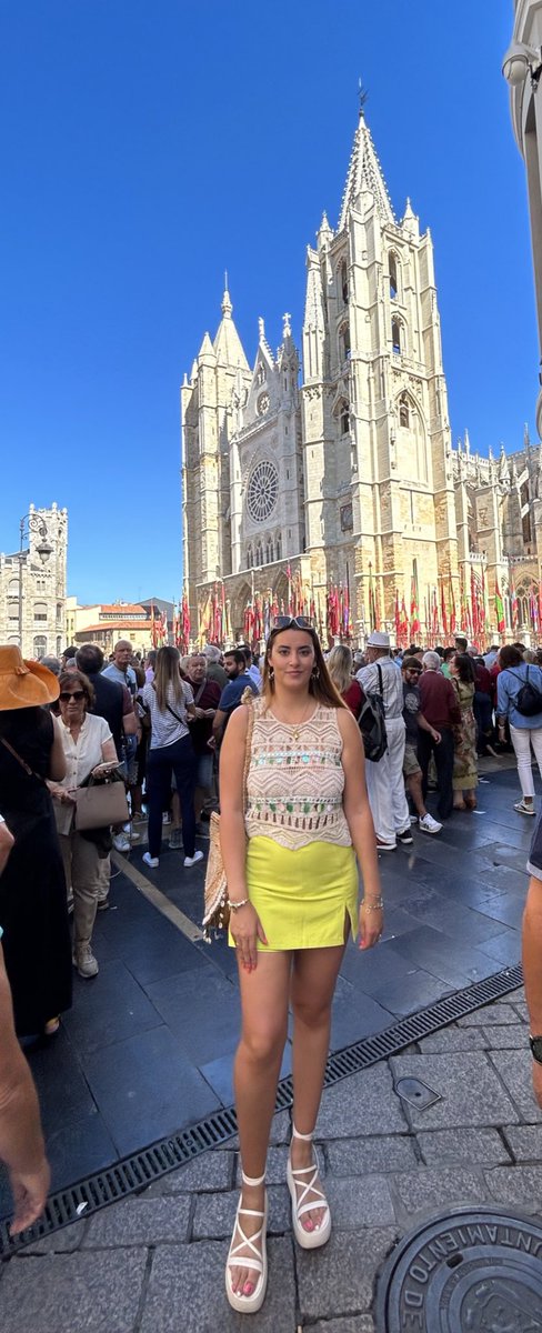 Maireglez's tweet photo. LA FAMA CANTÓ SU HAZAÑA CON CLARINES DE VICTORIA
LEÓN ESCRIBIÓ LA HISTORIA
DE COVADONGA A COLÓN
VIVA LEÓN 🦁👑 https://t.co/eXdE9OZhzg