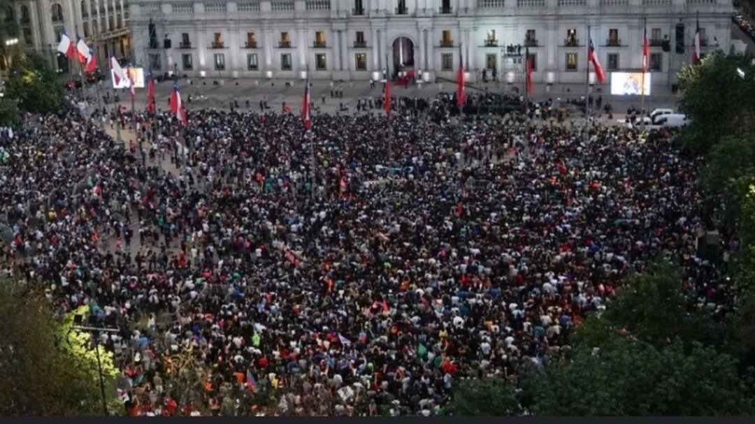 RGarciaLorca's tweet photo. No se dejen engañar por fakenews, asi estaba la moneda ayer despues de un par de hora #GraciasPresidenteBoric https://t.co/0hHA9ks2Ng