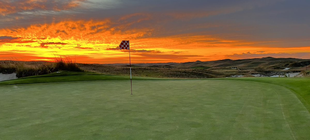 KyleHegland3's tweet photo. An awesome sky as the sun rises on our final day of the season! https://t.co/QGYRYpXK6l