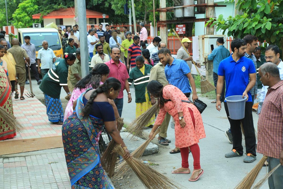 GstSalem's tweet photo. #SwachhBharat Cleanliness campaign on SHS - Shramdhaan &amp; Jan Bhagidhari was conducted in Salem GST Comm’te on  01.10.2023 @10:00AM, headed by  Shri.M G. Thamizh Valavan, Commr, Smt. Deepti IP, JC and ACs with the participation of officers, family and community. 
@SwachhBharatGov https://t.co/Ao2GJ4KKSB