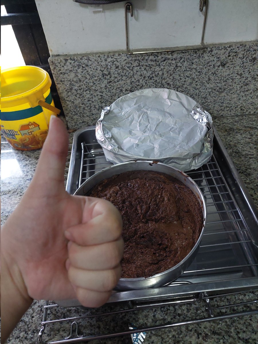 ameirua's tweet photo. i just baked brownies for the first time and also made leche flan 🔥 https://t.co/WQIQNMNZYD