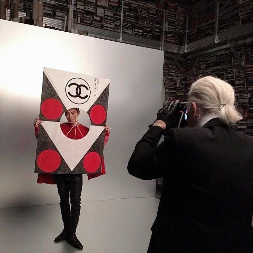 G-Dragon is the manual on X: so Karl Lagerfeld actually took the