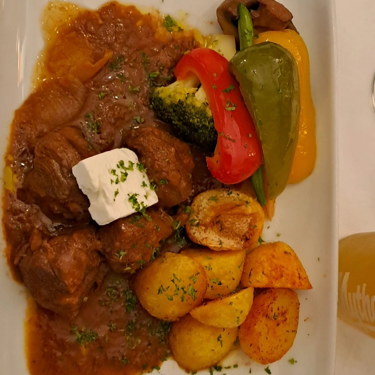 markovestola's tweet photo. #Stifado is my fav of #GreekFood.
Sometimes it is greasy stew almost soup like, sometimes more sauce kind of.
This one again was very goody. 👌Zorbas Taverna, Helsinki.🤌 https://t.co/mDqd7tNVx0