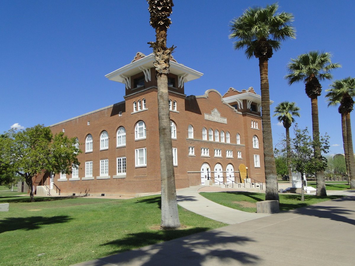 The Indian Boarding School in Phoenix.  I will share a thread on this strange and hidden history.  /1 #IndianBoardingSchools #NativeAmerican