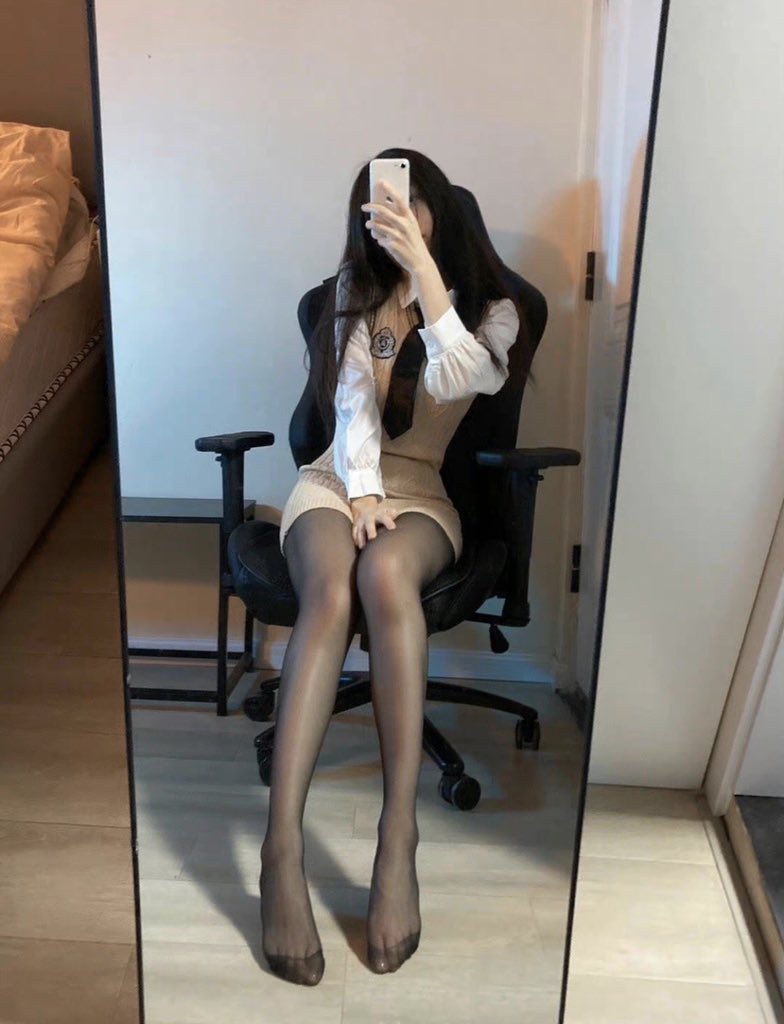 MahajanRamdas's tweet photo. 你喜欢我高高在上的样子，我喜欢你气喘脸红犯贱的样子，嘴上说不要，但是身体很不诚实 #反差 #女S找男m https://t.co/4j8knket0E