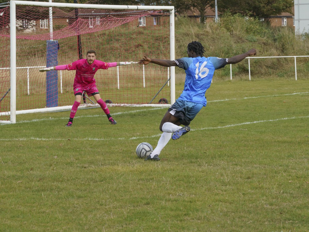 DagenhamUTD_FC's tweet image. Some snaps from yesterdays @EssexAllianceFL Premier Division action ⚽️

📸 @shearman_alan 

#Daggers ⚔️