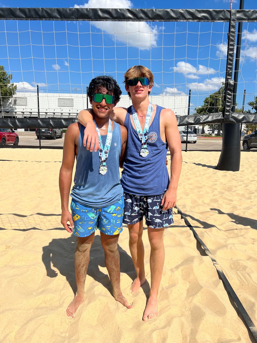 Congratulation to our own Justin Pack ‘24 and Ravi Vasan (Greenhill) for winning Madsand AVP/USAV qualifier this weekend. Got that bid to nationals!