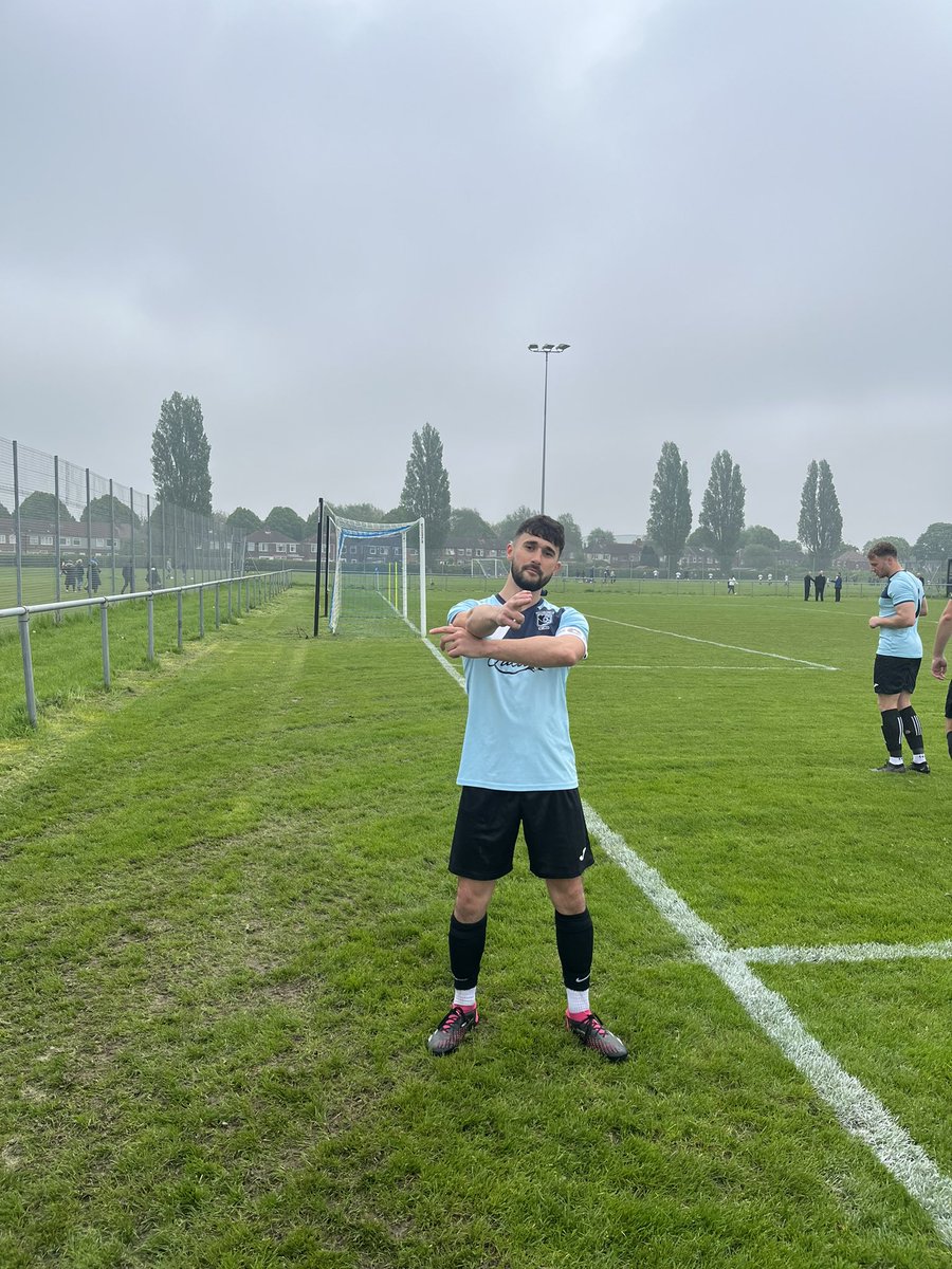 Two goals in about a minute.

Couldn’t do first tweet before the other goal.

🔴 0 - 6 🔵

Lewis Reeve &amp; Chris Hadgraft.