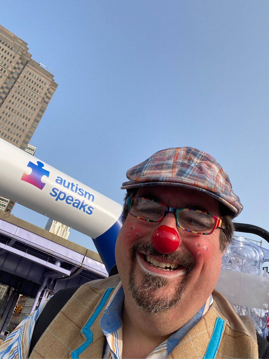 drmolarmagic's tweet photo. Walking with @autismspeaks today at the @pier17    South Street Seaport NYC and clowning with the crowds! #clown #circus #magic https://t.co/jK2vTc3oDc