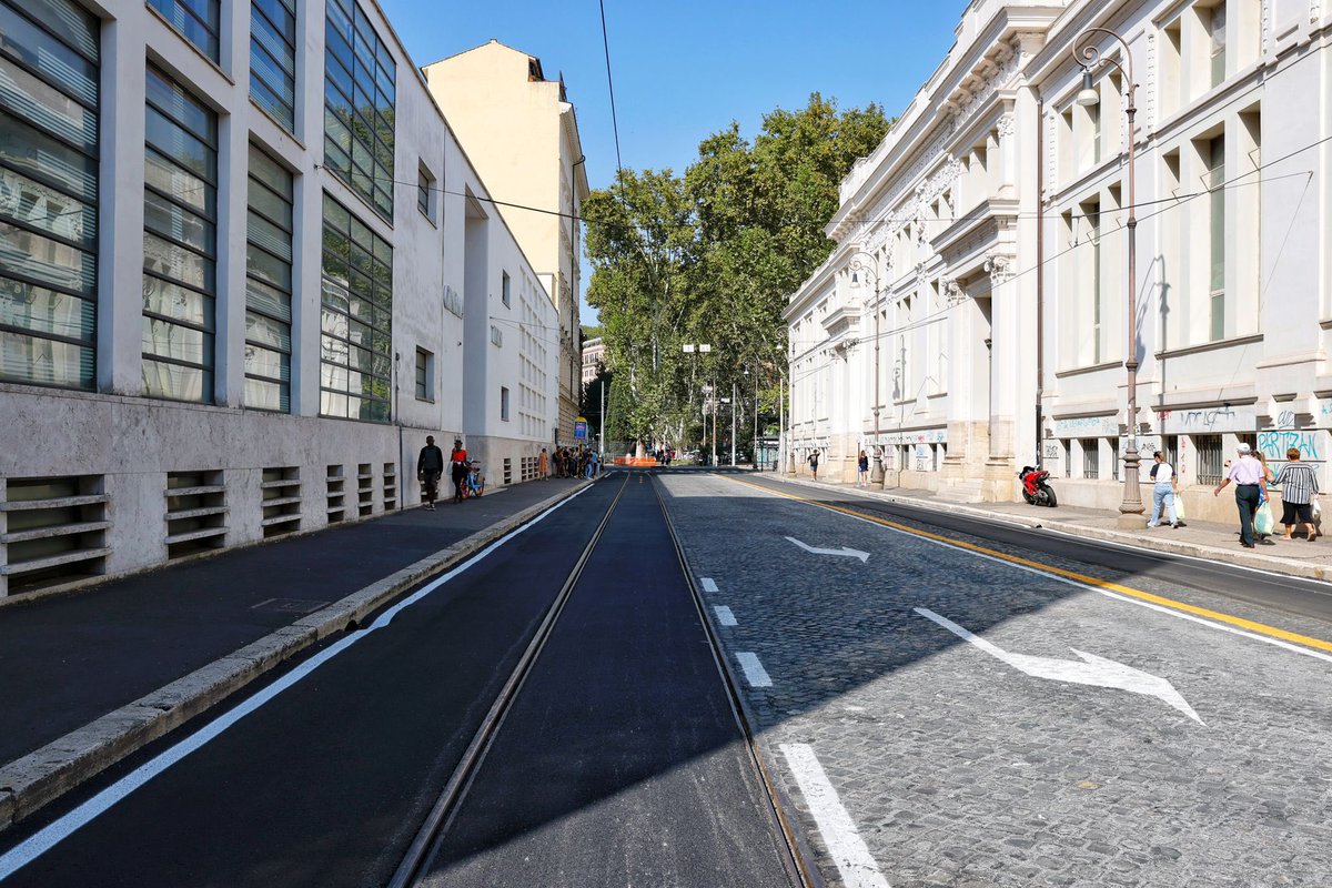 Oggi è tornato in servizio il #tram8. Sostituiti 9 km di binari. Rinnovato anche l'asfalto, compresa la posa dei sampietrini dove richiesta, come in #ViaInduno. Dopo la riapertura di quest'ultima  strada, ripristinate linee 44-75-3NAV-N3S-N3D-8BUS

Info ➡️ bit.ly/3EWXHrl