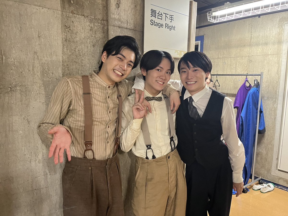 kawano_kaisei's tweet photo. 「#ヒトラーを画家にする話」千秋楽
全公演無事に駆け抜けることができました。感無量です。ご来場くださった皆様ありがとうございました！本当に楽しかった4日間でした。

この作品に出会えたこと、この座組でお芝居できたことを幸せに思います。

最後はドルフィ、アロンと📸 https://t.co/ZmIb7I0UNs