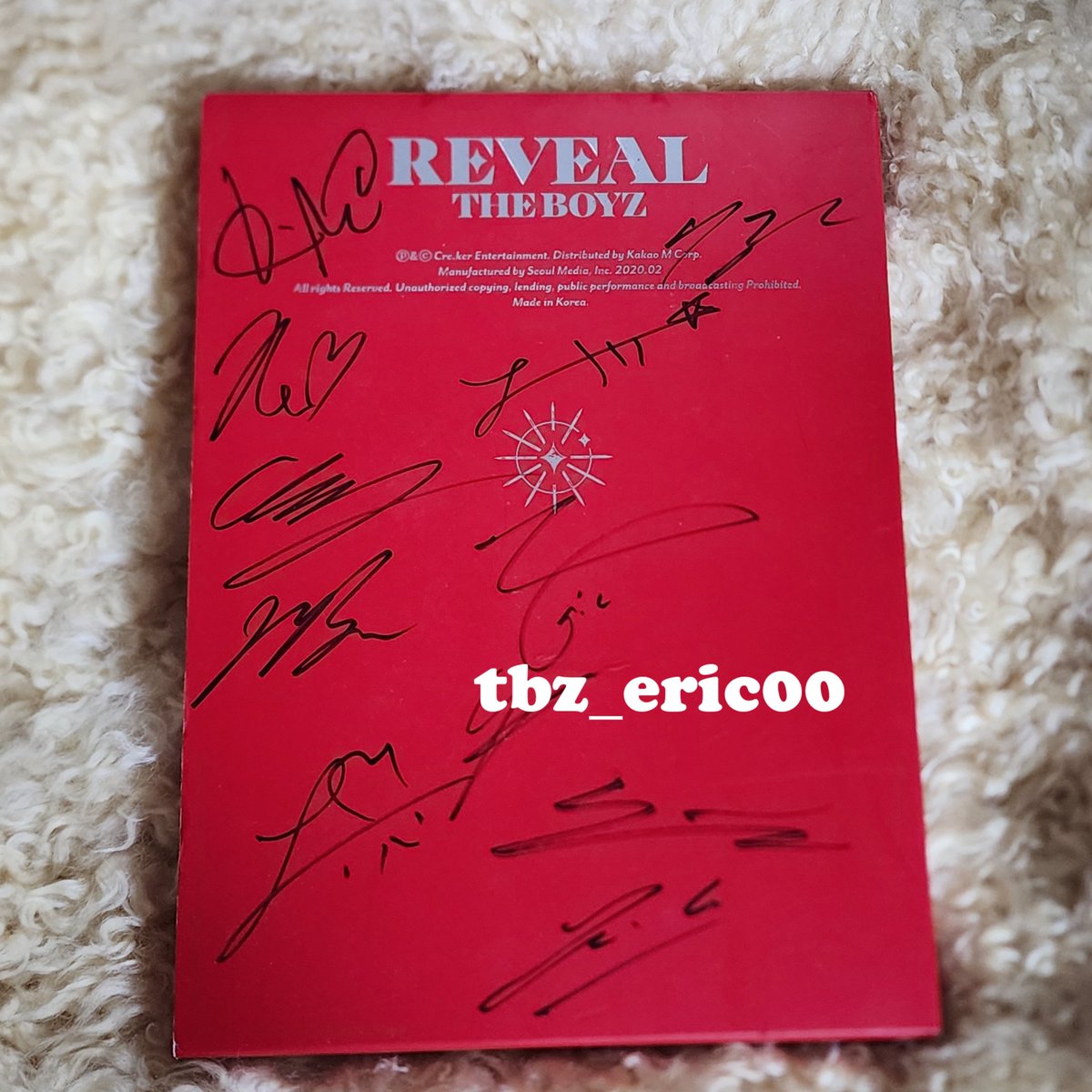 tbz_eric00's tweet photo. 더보이즈 입덕 3주년 기념
#RT 이벤트를 진행합니다.ᐟ.ᐟ

💛 더보이즈 리빌 싸인앨범 - 1명
💛 더비로드 싸인포스터 - 1명

당발은 10월 8일 국내 배송지만 가능!
앨범 당첨자는 팔로워분으로 뽑을게요!
문의는 스핀이나 디엠 주세요! https://t.co/LKFD5z9uM1