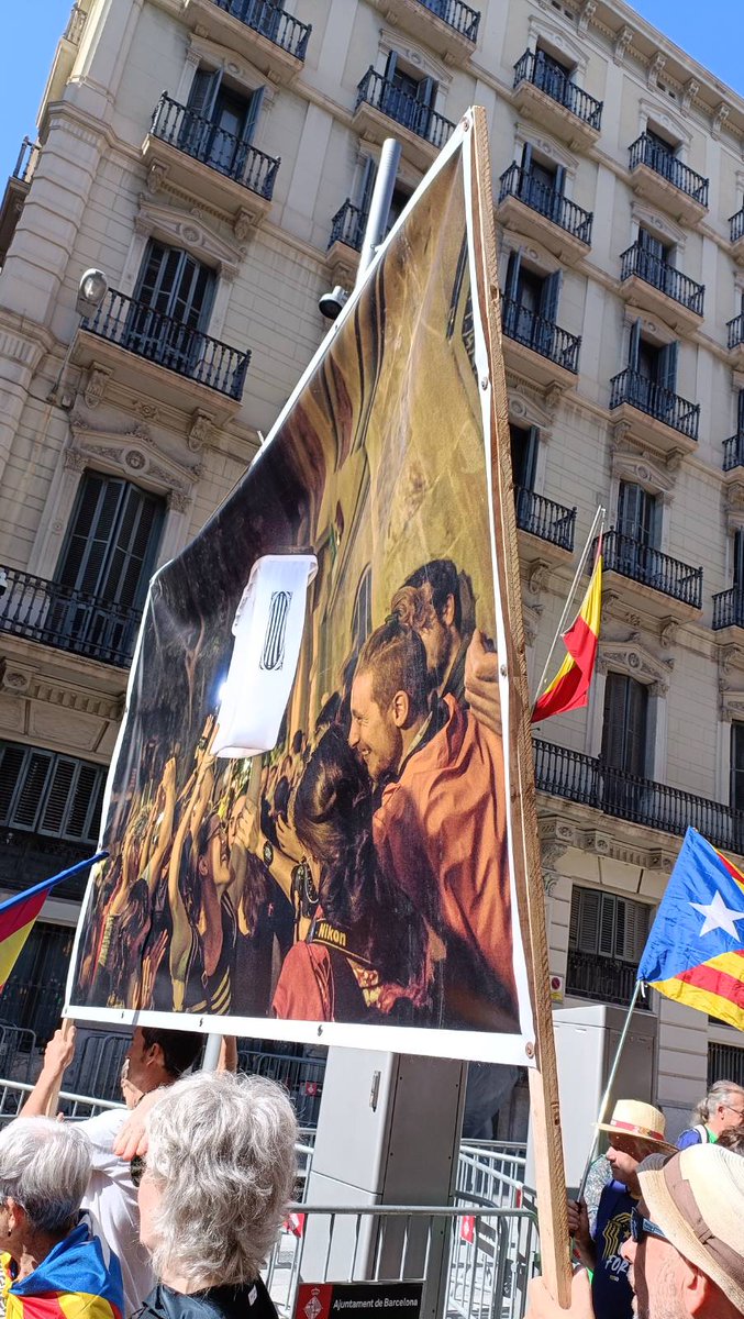 Avui participem en els actes de commemoració de l' #1octubre a Barcelona. #urquinaona #vialaietana #plaçasantjaume #presomodel #plaçacatalunya #artistesdelarepublica <a href="/assemblea/">Assemblea Nacional Catalana</a> <a href="/DanKitwood/">Dan Kitwood</a>