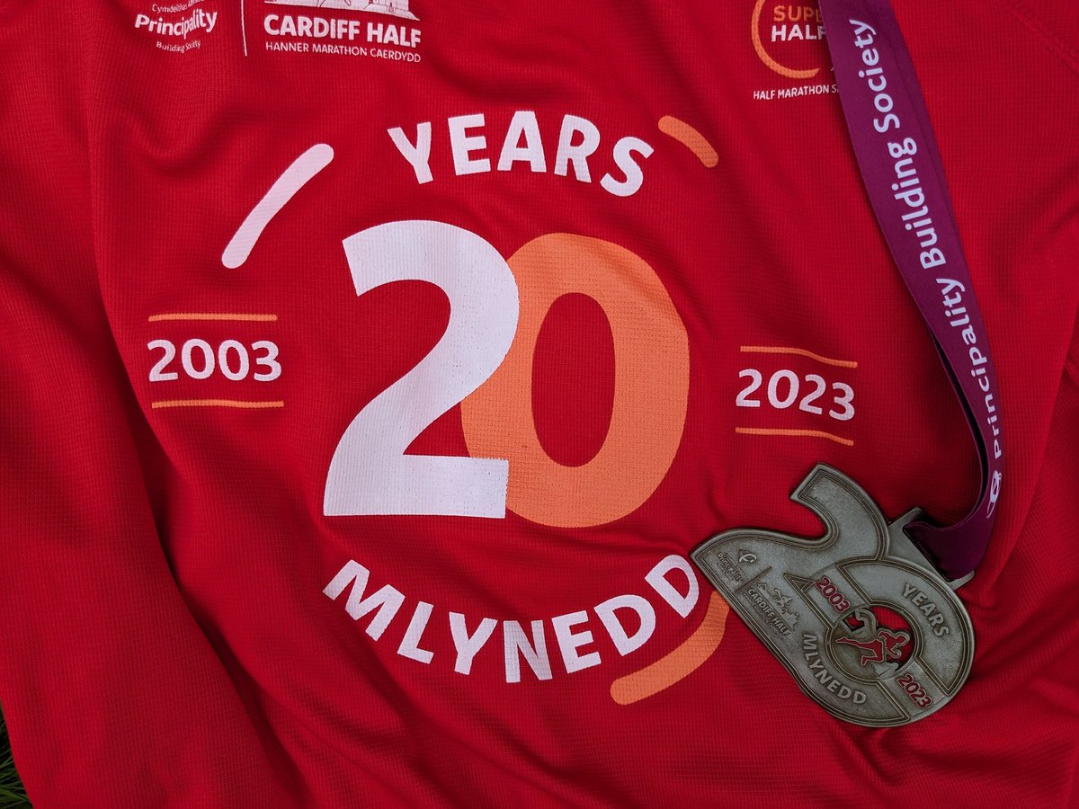 Toby_Driver1's tweet photo. Cardiff half marathon was a blast, &amp; to set off with my sister @RebeccaDriver1. 

Pleased to get PBs in the half &amp; 10 miles. Impressed with so much support from the city which really helped, &amp; to see @chrisstovell &amp; @PenarthKate too 👏👏🎉 https://t.co/TqmGFZfcUn
