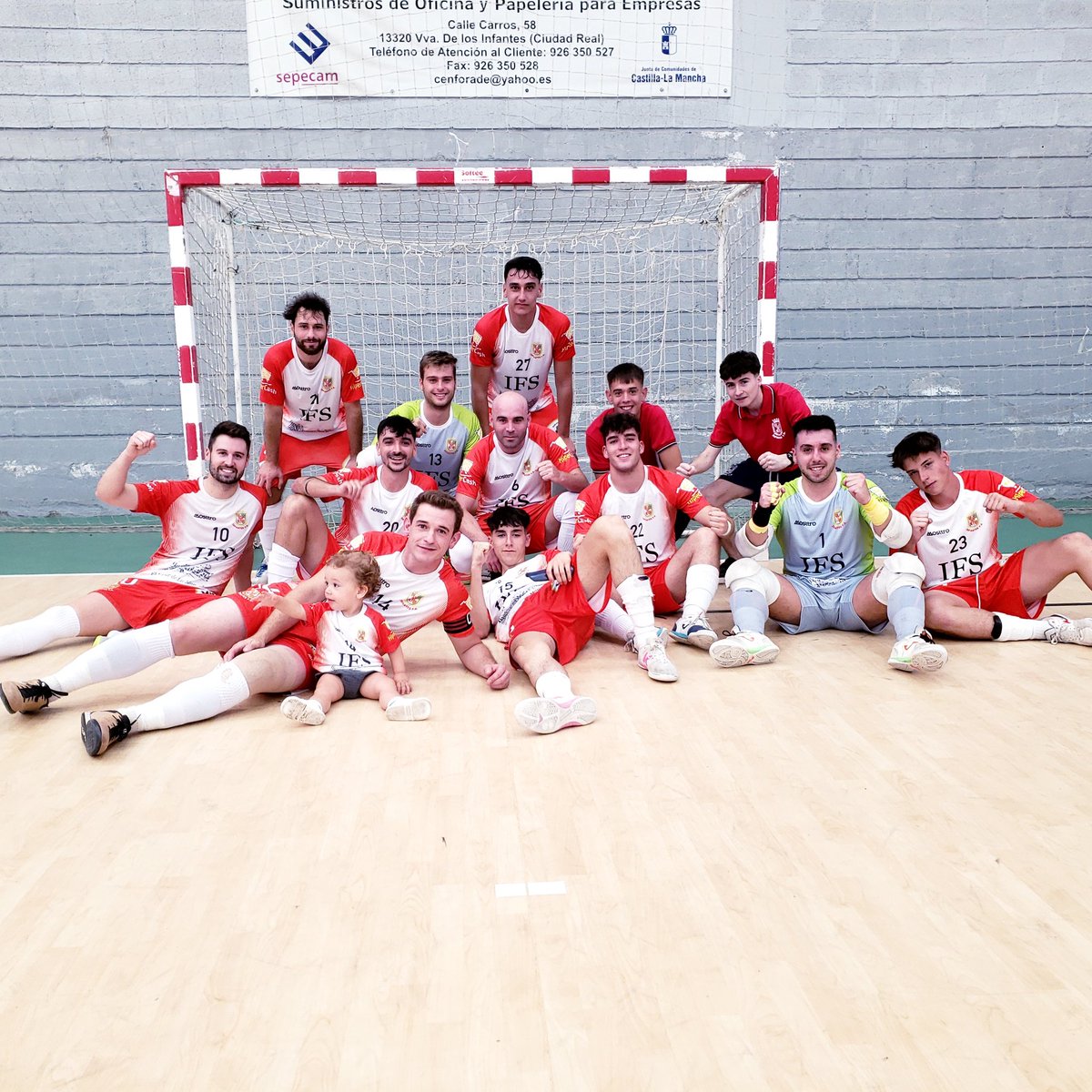 Final J3 [TERCERA DIVISION FUTSAL]
<a href="/InfantesFS/">Infantes Fútbol Sala</a> 8-2 <a href="/UDAzuquecaFutSa/">UD Azuqueca FS (Oficial)</a> 
Primera parte con multiples  errores que supimos reconducir en una segunda  mitad, donde pudo ver un equipo más solido.
⚽️⚽️ <a href="/carlosmoli10/">Carlos Molina</a>
⚽️ <a href="/miguelmrr19_/">miigueel🍂</a>
⚽️ Gallego
⚽️ <a href="/CaTa8AB/">Gabriel Martinez</a>
⚽️ <a href="/diegoyeste3/">diegoyeste3</a>
⚽️⚽️ Alberto