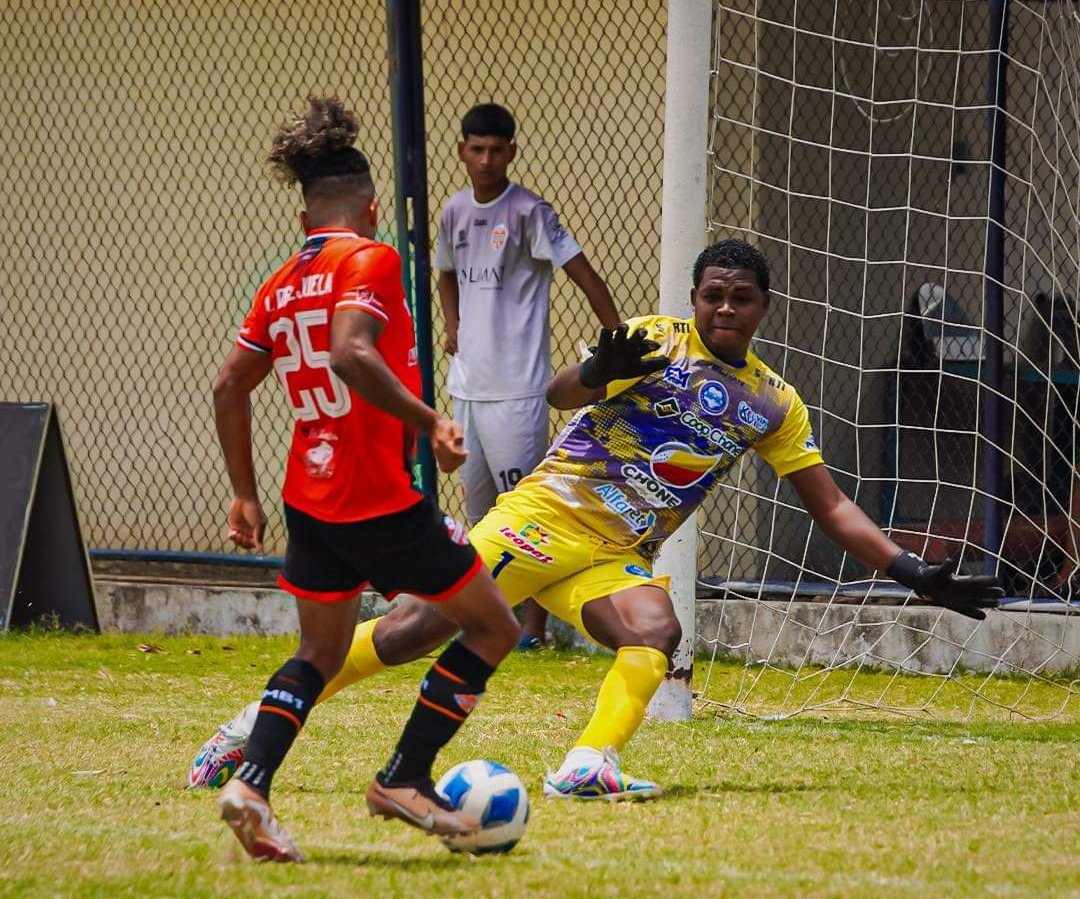 Resultado final  

⚽️ #NaranjaMekanicaFC 4 vs. #GreciaFC 1

🥅 Global: 6 x 1

👉  #NaranjaMekanicaFC  clasifica a la siguiente etapa.

#PlayOff- 32avos de final - vuelta 

 #AscensoEcuador #SegundaCategoría 🇪🇨