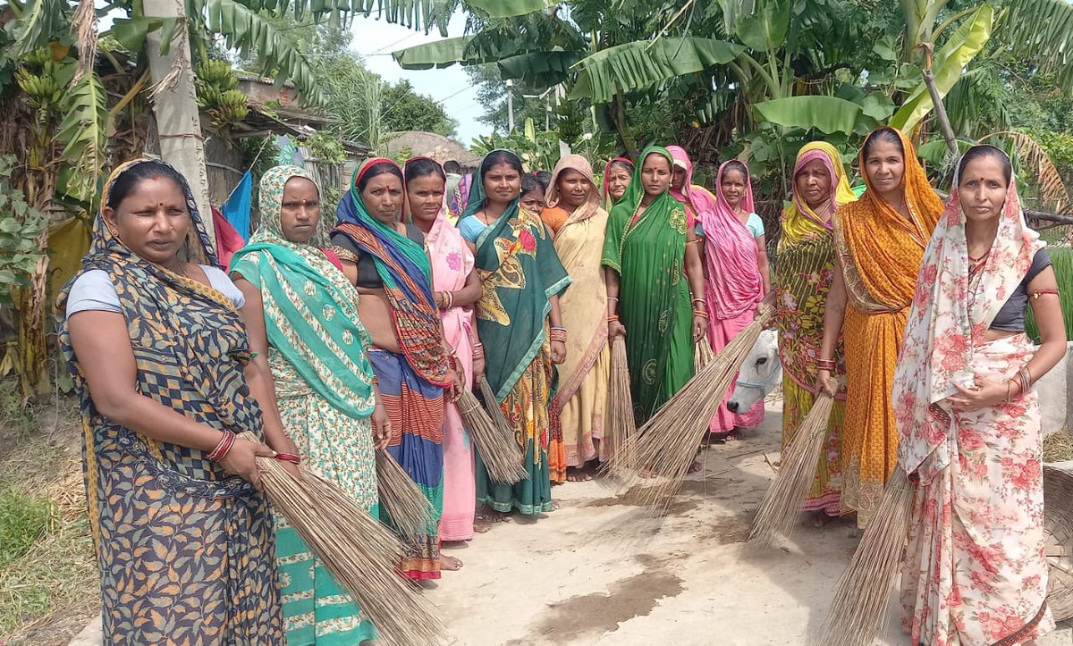 Kasturba Mahila Mandal conducted community cleaning program for making village cleaner, healthier, and more environmentally sustainable while empowering women and strengthening community bonds.
#CommunityCleaning #GreenInitiative #KasturbaMahilaMandal #CleanAndGreen