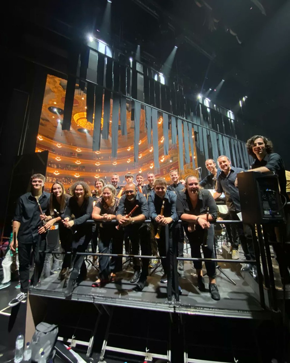 Al temple de la música acompanyada de <a href="/laie_/">Laia</a> <a href="/Lluis_Gimenez/">Lluís Giménez</a> <a href="/sinyodeumeu/">Sinyó 🦕</a> <a href="/xuyeta/">Júlia</a> <a href="/ElsVernets/">Els Vernets</a>  i molts altres <a href="/OmacOrquestra/">OMAC - Orquestra de Músiques d'Arrel de Catalunya</a> <a href="/Verds/">Castellers de Vilafranca</a>. Gràcies!!!