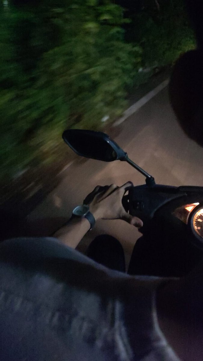 dini2128's tweet photo. I'm shocked. 
Tetiba disituasi dimana, mau dikenalin dgn seorang cowo. Intinya mau dijodohin lah. Tapi aku ni lagi boncengan sama crush aku 🥲 emang bareng dia terus. Namun, yg aku bayangin jadi partner masa depan aku justru cowo lain lagi, bukan crush aku ini🥹 sukses deh kim❤️‍🩹 https://t.co/0ZA6Wf2EWB