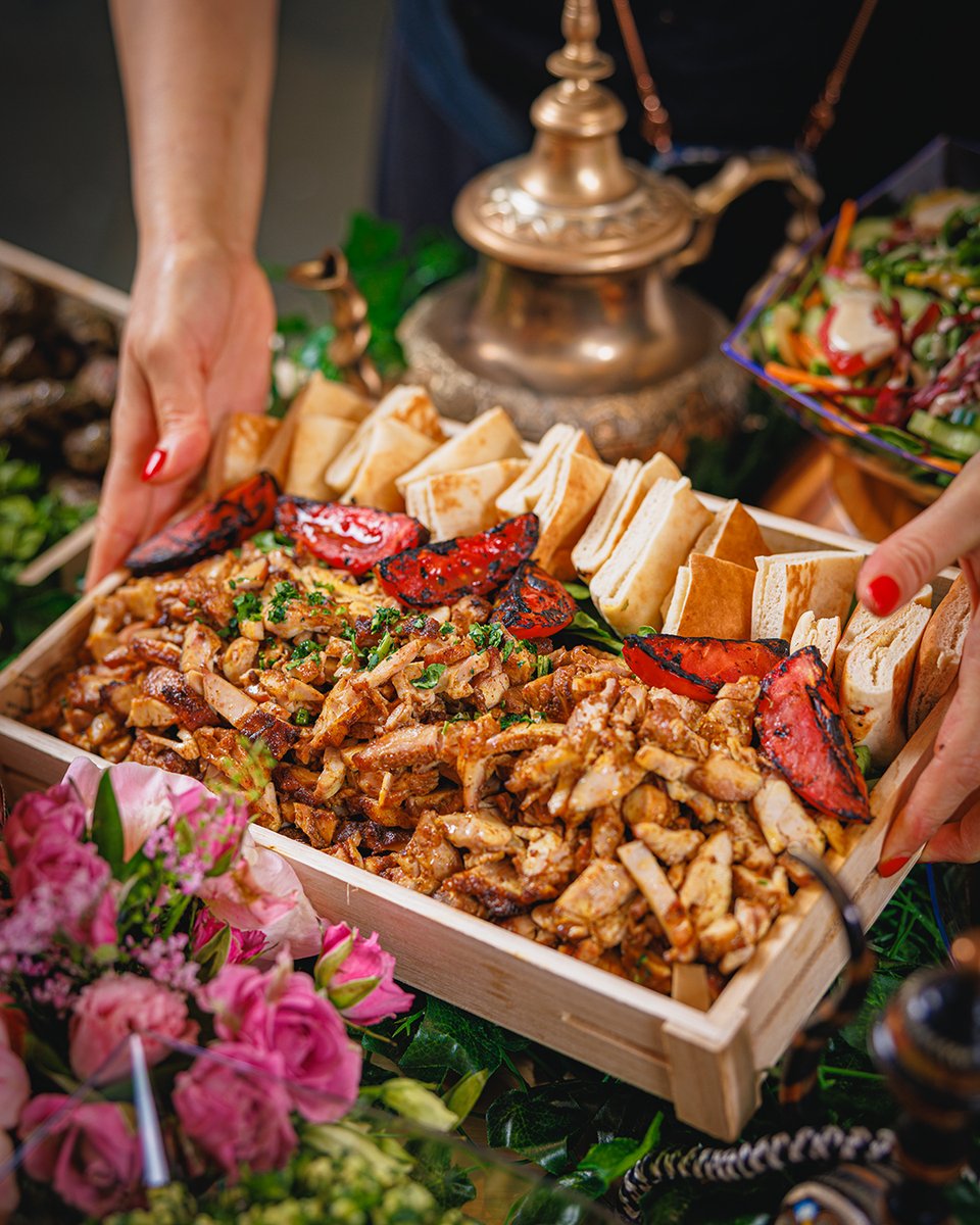 AyeletsCatering's tweet photo. Our sharing platters are great for satisfying the appetites of large numbers. See everyone flock to where our food is! 😋 #KosherKitchen #Hendon https://t.co/fqovQEKMd3