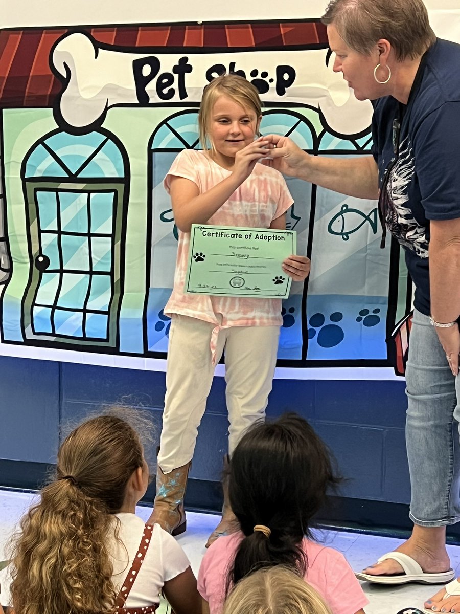 MayaKatie5's tweet image. Desk Pet Adoption Day in Mrs. Svec’s classroom! Loved that one of the pets was named after a classmate that who is no longer in the class. #classroomcommunity @LPEPanthers