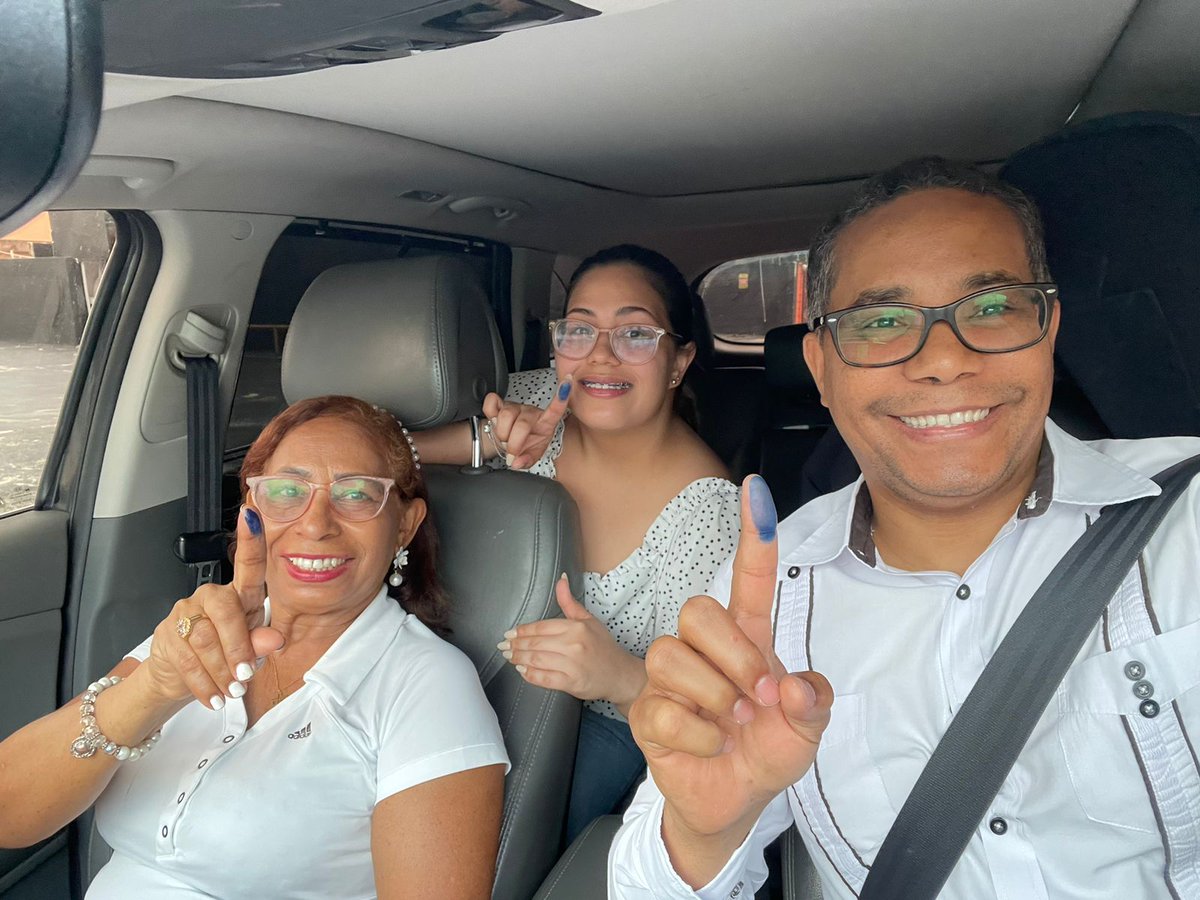 EddySkinner's tweet photo. Calentando el brazo en Santo Domingo Este. #VotaLuis #PrimariasPRM por @luisabinader Por más cambio. ¡Unidos..! #Vota1 #VotaLuis 

#YoCreoEnLuis #VolveremosAGanar #ElCambioSigue #Luis24 🇩🇴 https://t.co/LI1BJAhS5P