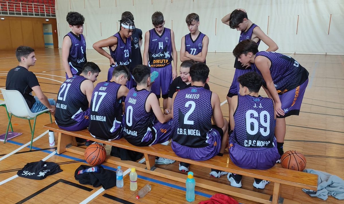 martaalvaarez's tweet photo. Primer partido de la temporada en casa! #KDTMASC @CbgNoega 🟣🏀 https://t.co/6ageBDFyEw