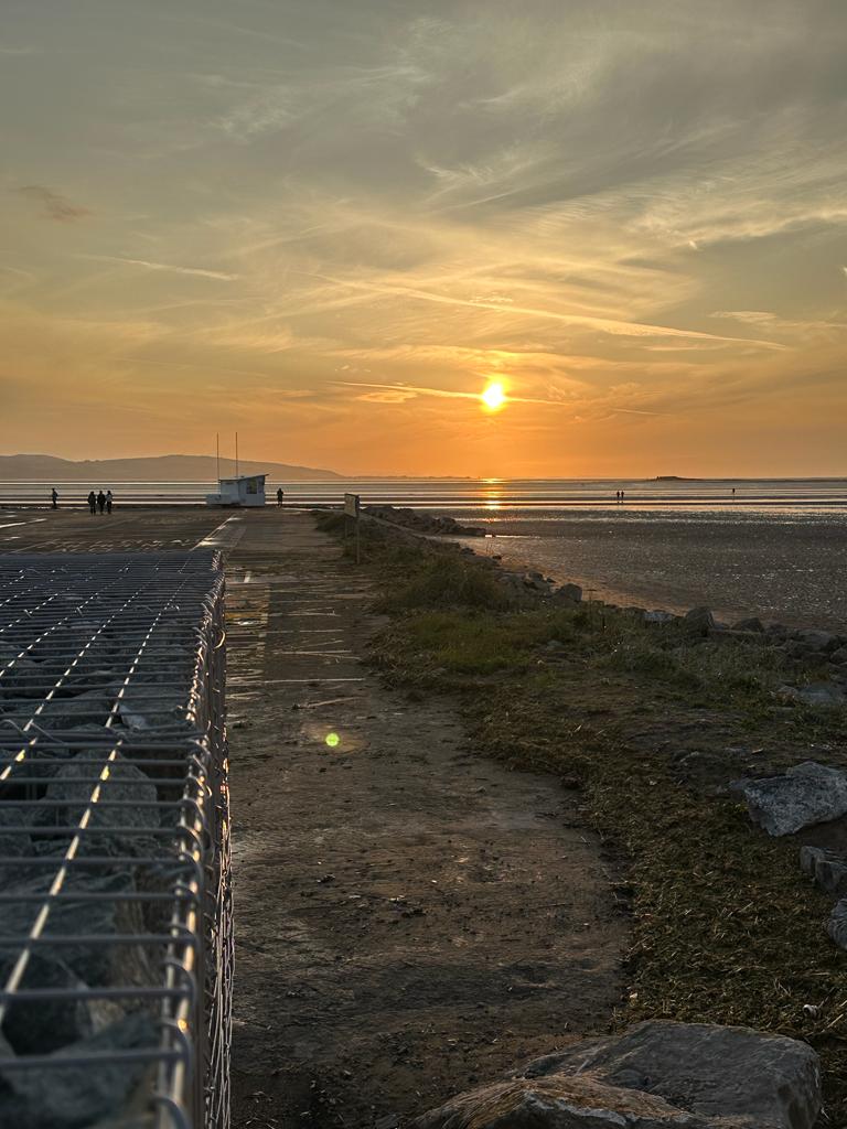A lovely evening for a litter pick followed by a chippy tea from Marigolds in West Kirby.

Well done to Jackie, Lesley, Dave, Jen, Pete, Kate, Jenni, Kev and Ann for today's efforts!💪🏻