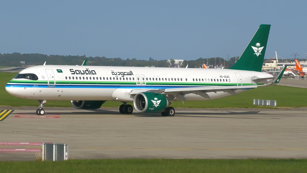 GvaSpotter's tweet photo. Here we have HZ-ASAC making its first visit at Geneva, wearing Saudia's freshly announced new livery !

Enjoy ! 😃

Video: https://t.co/dnIc6gK1Ga https://t.co/7IO5K5zbqE