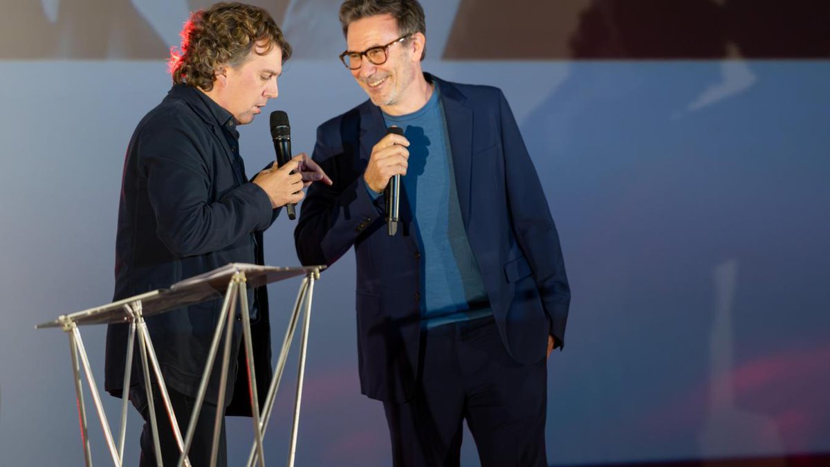 Sur la scène du <a href="/festival2val/">Festival 2 Cinéma de Valenciennes</a>  #Valenciennes, deux Hazanavicius pour le prix d’un lavoixdunord.fr/1379893/articl…