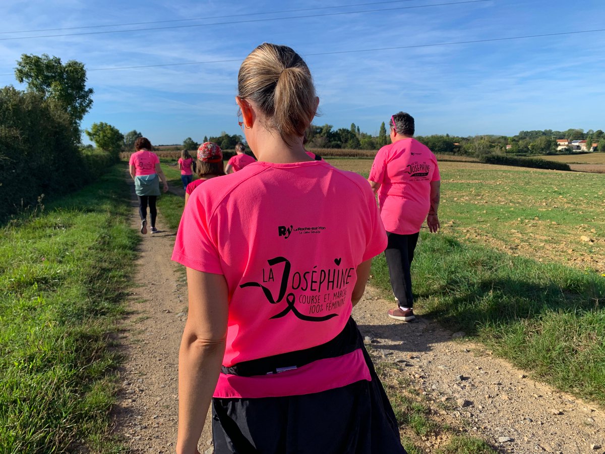 Peault85's tweet photo. #OctobreRose, le mois pour sensibiliser au dépistage du cancer du sein est lancé !
Ce matin, #Péault s'est associée à #LaJoséphine, course et marche solidaire 100% féminine pour proposer un parcours de 5 km. 
30 Joséphine ont participé à ce RDV ! 🫶
#jesuisjosephine https://t.co/S8k3oAEA3R