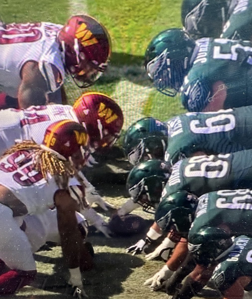 Daron Payne's helmet is literally halfway over the ball, but sure, let's call offside on the OFFENSE.

This is screaming a league that is desperately trying to get the conversion % down...
#Eagles