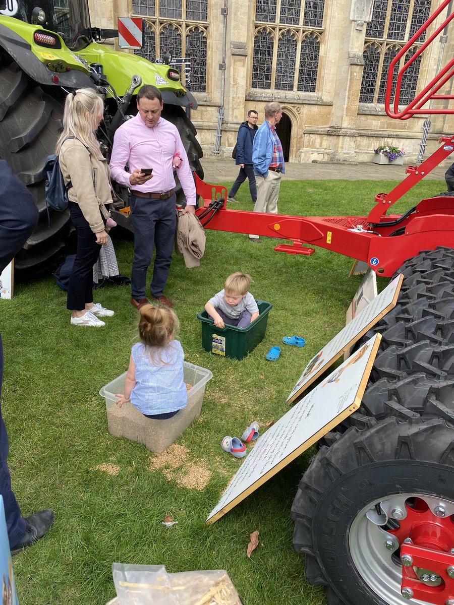 Great day representing <a href="/SuffolkAg/">The SAA</a> at the County Harvest Festival at Bury St Edmunds Cathedral. The #farminglive crew did a great job communicating modern farming and how barley from Suffolk goes into so many well
know food products.