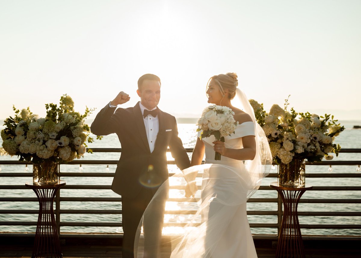 ClaireA_Wx's tweet photo. 1 month married π€π
#ido #seattle #seattlewedding #raysboathouse https://t.co/z7wxkZ3CaH