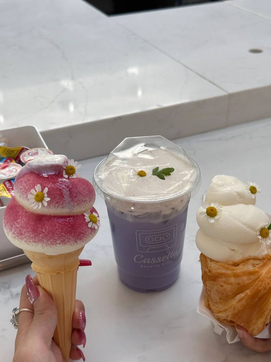 The deliciousness of cones always makes people want to stop, so I decided to ose weight.