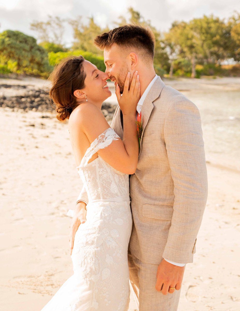 Esta &amp; Louis traveled from the UK to Long Beach Mauritius to get married, so much love and positive emotions.

clydelouison.com