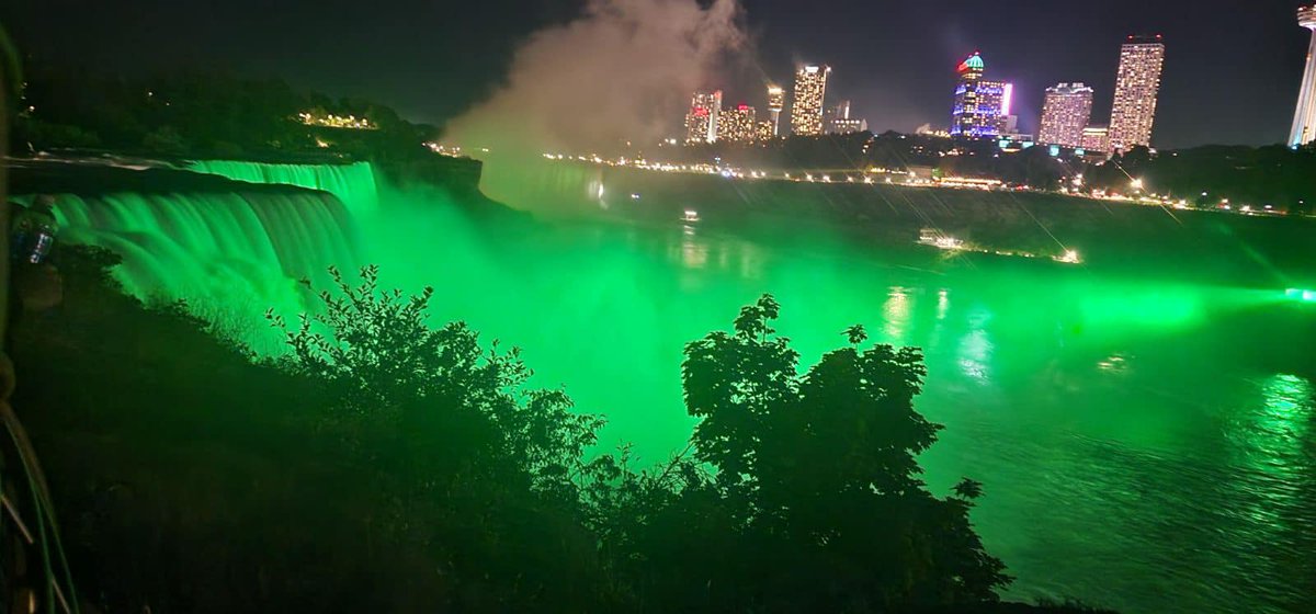 NICUawareness's tweet photo. We had the amazing opportunity to light Niagara Falls green for #NICUAwarenessDay last night with a group of our fantastic @ProjectSweetPea volunteers! #ProjectSweetPeas #NICUAwarenessMonth https://t.co/KYCF31QoXe