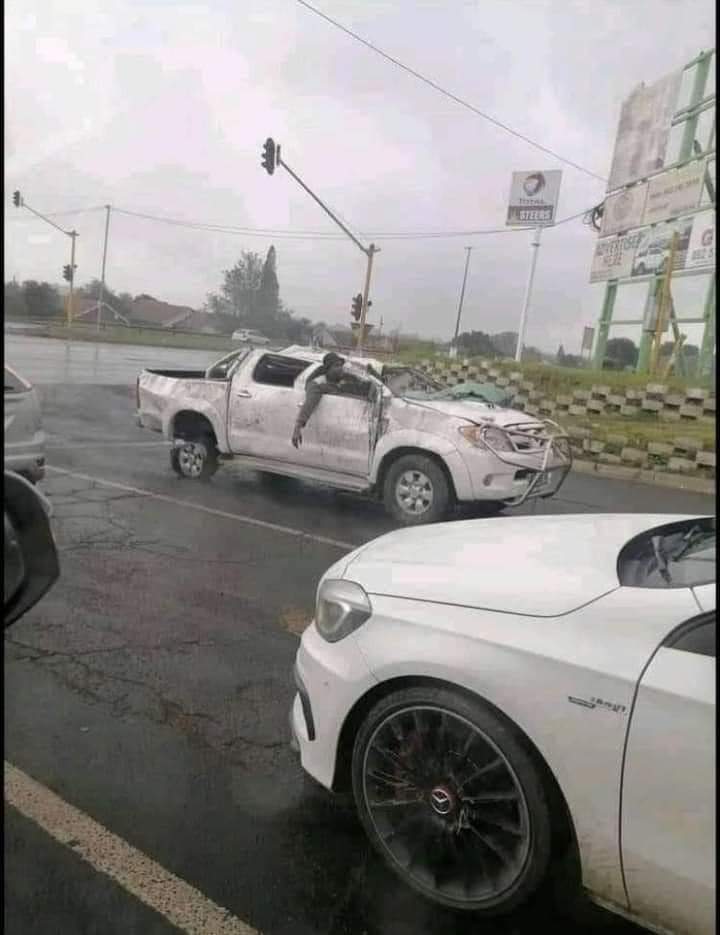 M9nine1's tweet photo. Him: Boi where are you with my car 🚘?

Me: I am coming I’ll explain when I get there 😂 https://t.co/jHGnsOuc75