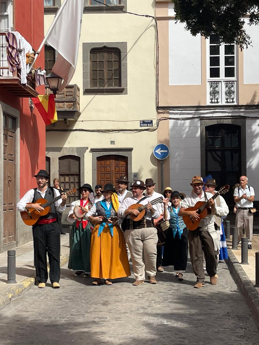 BlancaRosaGS's tweet photo. #Romería y #ofrenda a la #VirgendelRosario y
#SantoDomingodeGuzmán
#Comidapopular
#Espacio de #encuentro y
#compartir
#Asociacioóndevecinos de #Vegueta https://t.co/6A793pw90L