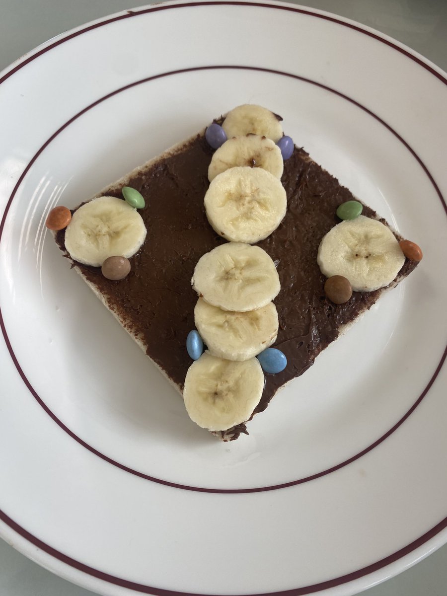 AmandP59's tweet photo. Quand les élèves de CAP ATMFC appliquent ce qu’ils ont appris en maths et en cuisine…
Les élèves ont apprécié l’exercice et la dégustation 😋
#cointervention 
#symetrie
#mathsludiques
@DirectionLpdc https://t.co/12jb89H5J7