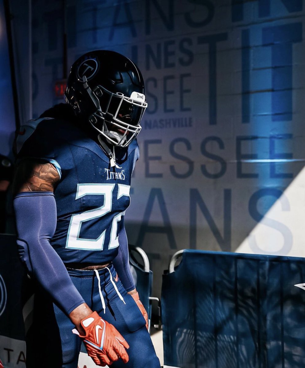 TitansStats's tweet photo. #Titans RB #DerrickHenry has become only the 7th player in the Super Bowl era with 8,000+ rushing yards and 80 rushing TDs in their first 8 seasons joining:

•Barry Sanders 
•Eric Dickerson
•Emmitt Smith
•Shaun Alexander
•LaDanian Tomlinson
•Adrian Peterson https://t.co/IkA5898gSg