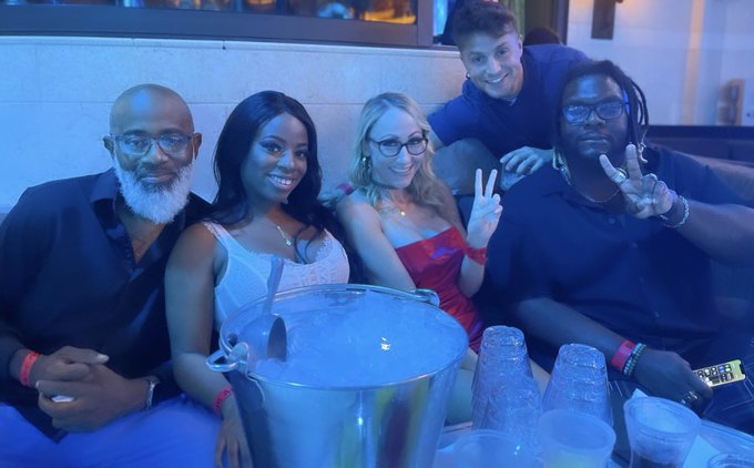 Out with my favorite people in the world 🥰🥰💖💖 Thank you for joining me for one of the best nights of<a href="/tag/queenshit"class="tags"><span>#queenshit</span></a><a href="/tag/bossbabesgetstagetables"class="tags"><span>#bossbabesgetstagetables</span></a>