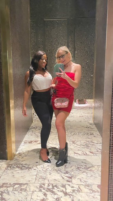 Out with my favorite people in the world 🥰🥰💖💖 Thank you for joining me for one of the best nights of<a href="/tag/queenshit"class="tags"><span>#queenshit</span></a><a href="/tag/bossbabesgetstagetables"class="tags"><span>#bossbabesgetstagetables</span></a>