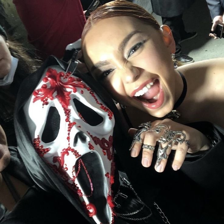 devynupdated's tweet photo. happy october 🩸🔪 https://t.co/mm6DK4u3nW