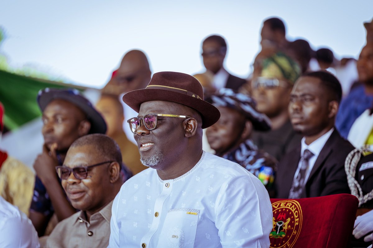RtHonSheriff's tweet photo. Today, as we celebrate the 63rd Independence Anniversary of our beloved country, I enjoined Deltans to continue in the spirit of brotherhood, love and peaceful co-existence for the progress of the state and the country in general.
I urged all and sundry to embrace dialogue and other peaceful avenues in resolving whatever differences that may occur.

Congratulations Nigeria and happy 63rd Independence celebrations..