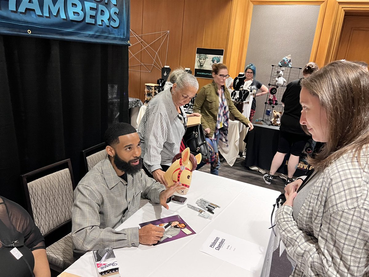 CreationEnt's tweet image. Don’t forget you can meet some of the actors in the vendor room!

Philemon Chambers is here - it’s his first convention! You can meet Mitch Pileggi, Tom Welling, Michael Rosenbaum, Ruth Connell and more! 😊

#CreationDC
#KristaCon