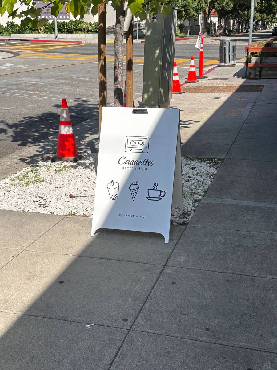 The deliciousness of cones always makes people want to stop, so I decided to ose weight.